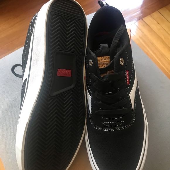 Levi’s men’s sneakers. New with tags - Picture 3 of 4